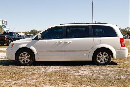 2009 Chrysler Town & Country Touring