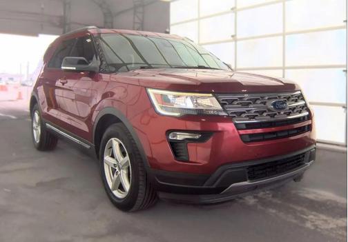 RED 2018 Ford Explorer XLT