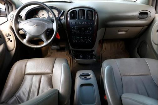 2004 Chrysler Town & Country Touring