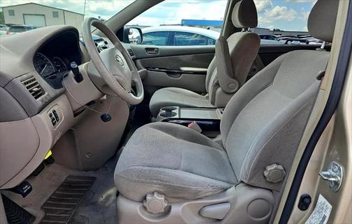 2004 Toyota Sienna CE