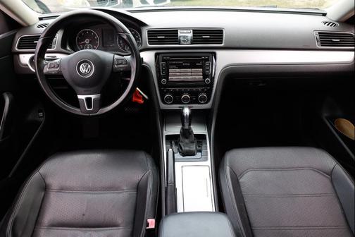 2012 Volkswagen Passat 2.5 SE