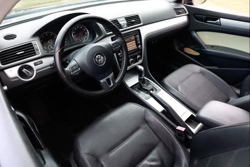 2012 Volkswagen Passat 2.5 SE