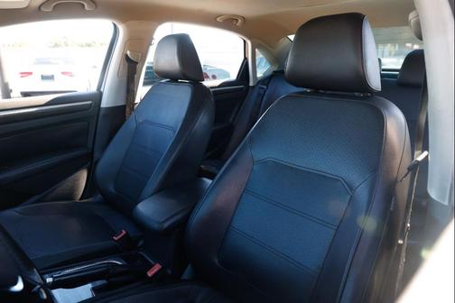 2017 Volkswagen Passat 1.8T SE