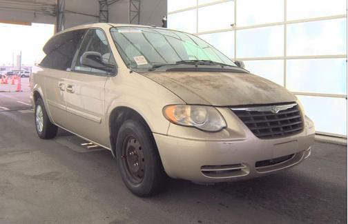 2006 Chrysler Town & Country Base