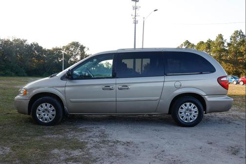 2006 Chrysler Town & Country Base