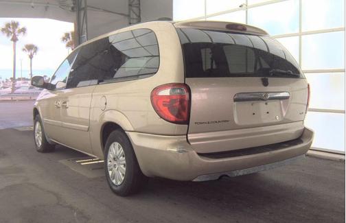 2006 Chrysler Town & Country Base