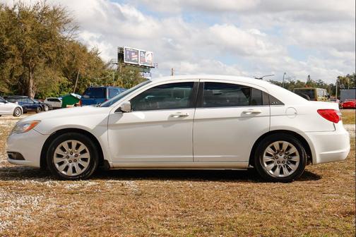 2013 Chrysler 200 LX