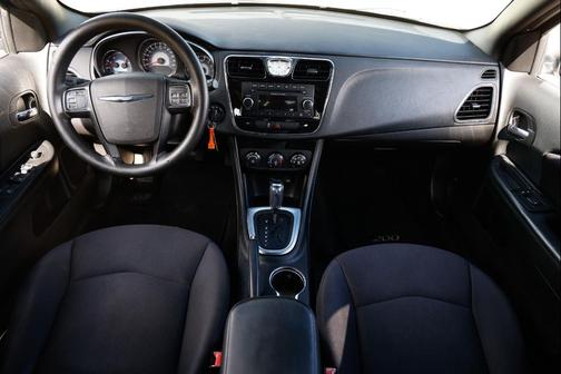 2013 Chrysler 200 LX
