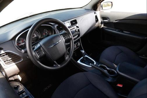 2013 Chrysler 200 LX