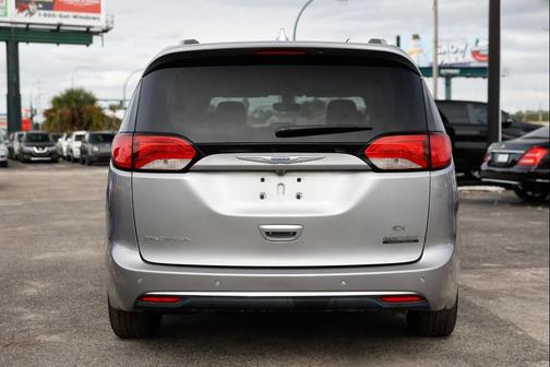 2018 Chrysler Pacifica Touring-L