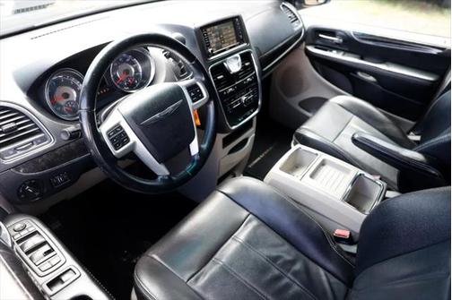 2014 Chrysler Town & Country Touring