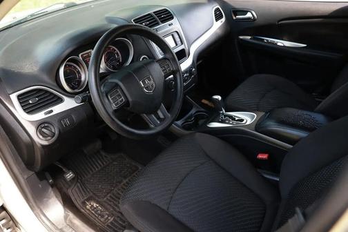 Bright Silver Metallic Clearcoat 2013 Dodge Journey SE