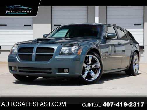 GREEN 2006 Dodge Magnum RT