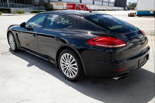 Basalt Black Metallic 2014 Porsche Panamera 4
