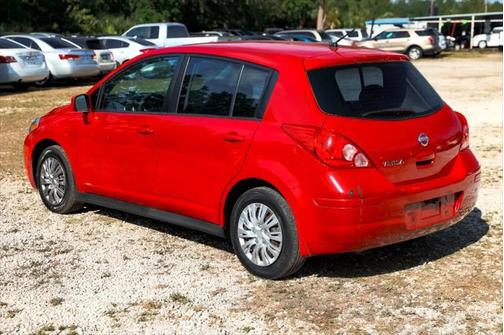 2010 Nissan Versa 1.8 S