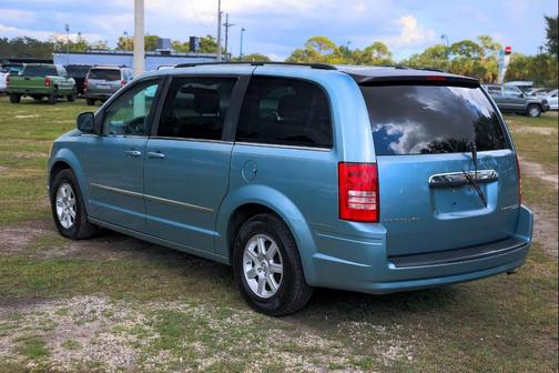 2010 Chrysler Town & Country Touring