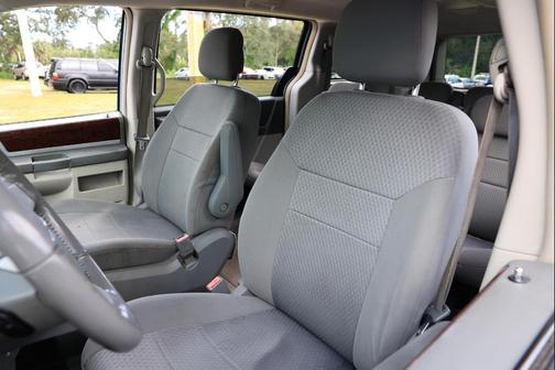 2010 Chrysler Town & Country Touring