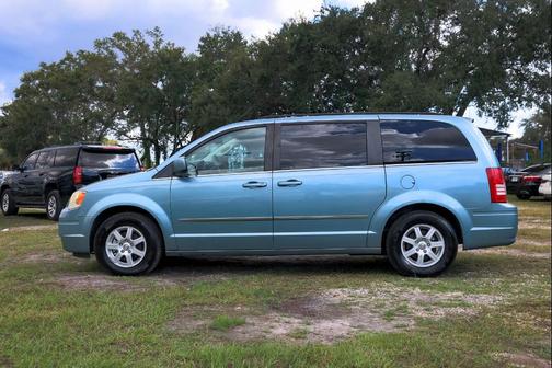 2010 Chrysler Town & Country Touring