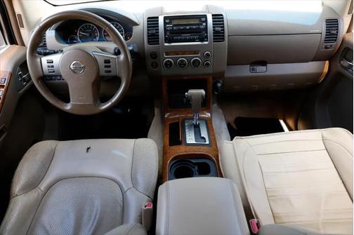 2005 Nissan Pathfinder LE