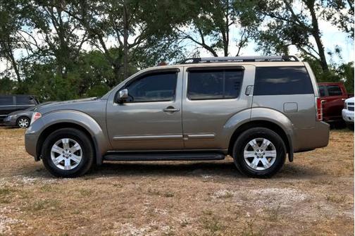 2005 Nissan Pathfinder LE