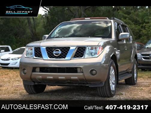 2005 Nissan Pathfinder LE