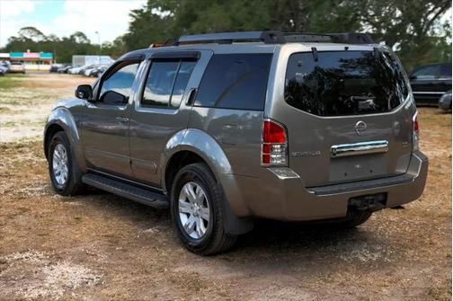 2005 Nissan Pathfinder LE