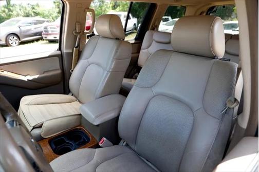 2005 Nissan Pathfinder LE