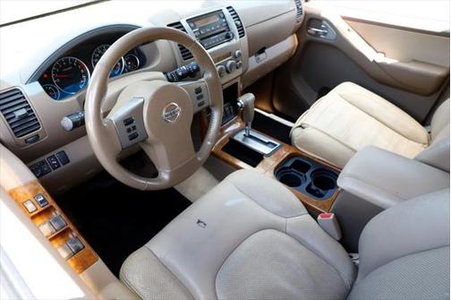 2005 Nissan Pathfinder LE