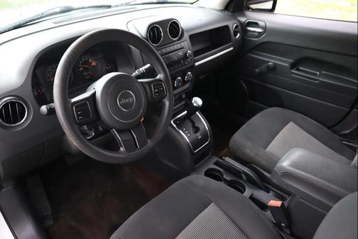 Bright White Clearcoat 2014 Jeep Patriot Sport