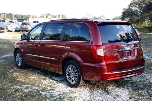 2014 Chrysler Town & Country Touring-L