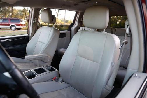 2014 Chrysler Town & Country Touring-L