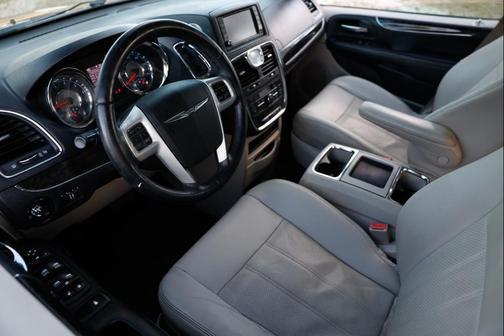 2014 Chrysler Town & Country Touring-L