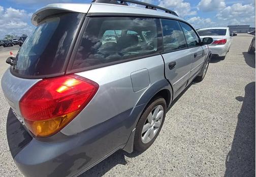 Brilliant Silver Metallic/Granite Gray Opal 2007 Subaru Outback 2.5 i