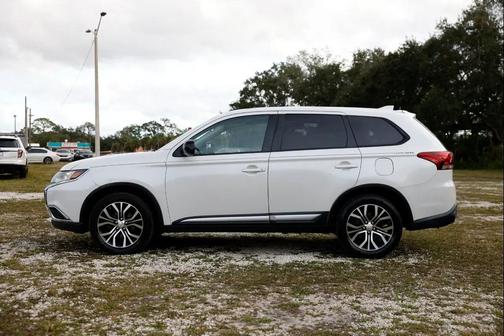 2017 Mitsubishi Outlander ES