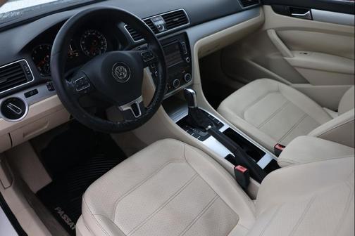 2012 Volkswagen Passat 2.5 SE