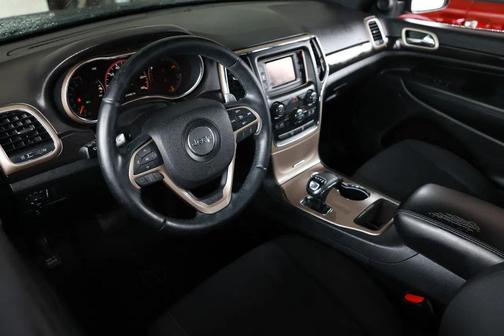 Brilliant Black Crystal Pearlcoat 2014 Jeep Grand Cherokee Laredo