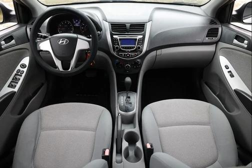 2013 Hyundai Accent SE