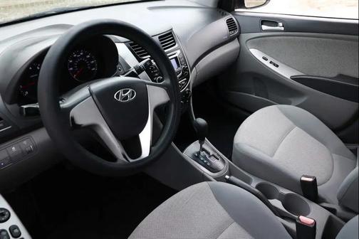 2013 Hyundai Accent SE