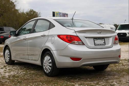 2013 Hyundai Accent SE