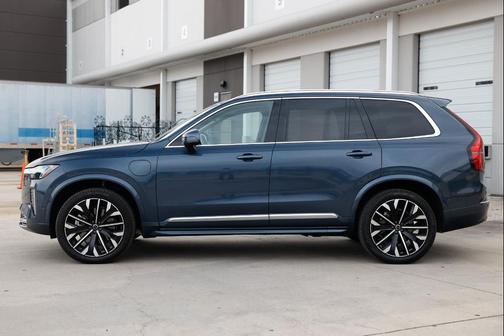 2025 Volvo XC90 Plug-In Hybrid T8 Plus 7-Seater