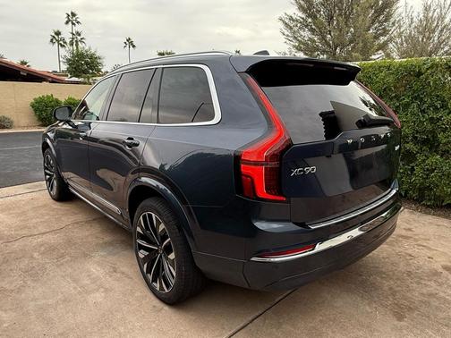2025 Volvo XC90 Plug-In Hybrid T8 Plus 7-Seater