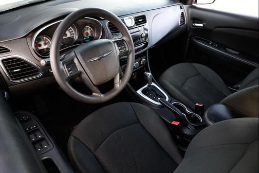 2011 Chrysler 200 LX