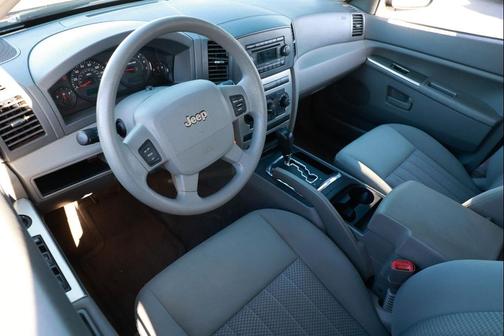 2006 Jeep Grand Cherokee Laredo