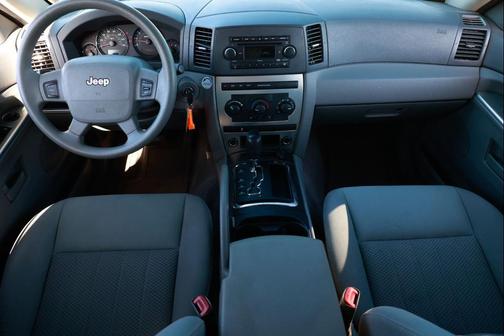 2006 Jeep Grand Cherokee Laredo