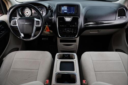 2011 Chrysler Town & Country Touring