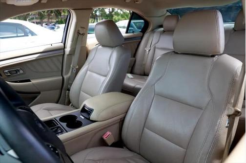 2013 Ford Taurus SE