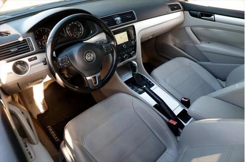 2012 Volkswagen Passat 2.5 SE