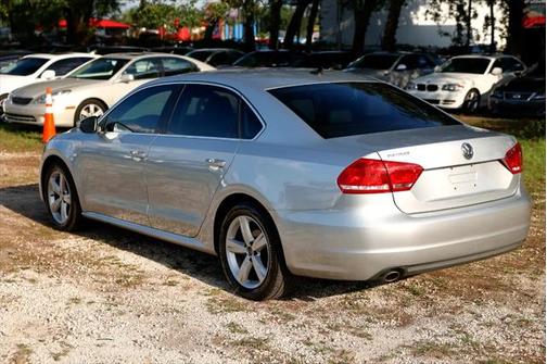 2012 Volkswagen Passat 2.5 SE