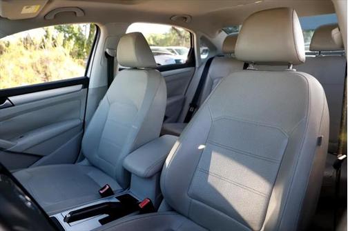 2012 Volkswagen Passat 2.5 SE