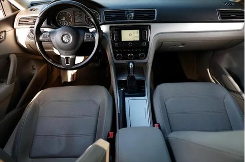 2012 Volkswagen Passat 2.5 SE